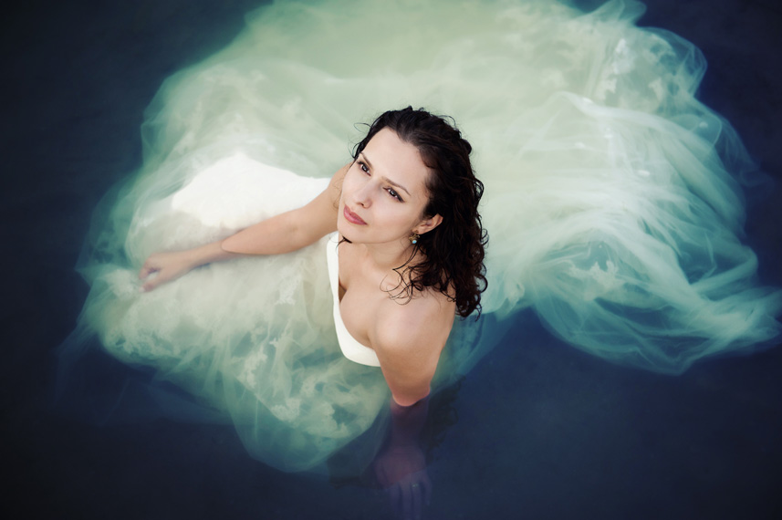 Cum să alegeți fotograful nunții voastre...
Pentru a avea garanția calității, atunci când vei evalua portofoliul unui fotograf, ține cont de unele aspecte: creativitate acestuia, talentul, valoarea artistică a muncii sale, stilul abordat, dedicarea sa, responsabilitatea și nu în ultimul rând experiența pe care a dobândit-o în timp...